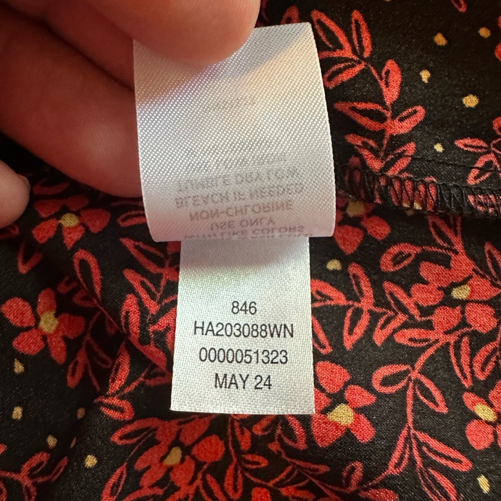 Halogen Black and Red Floral A-Line top, New, Size 1X - Picture 12 of 14